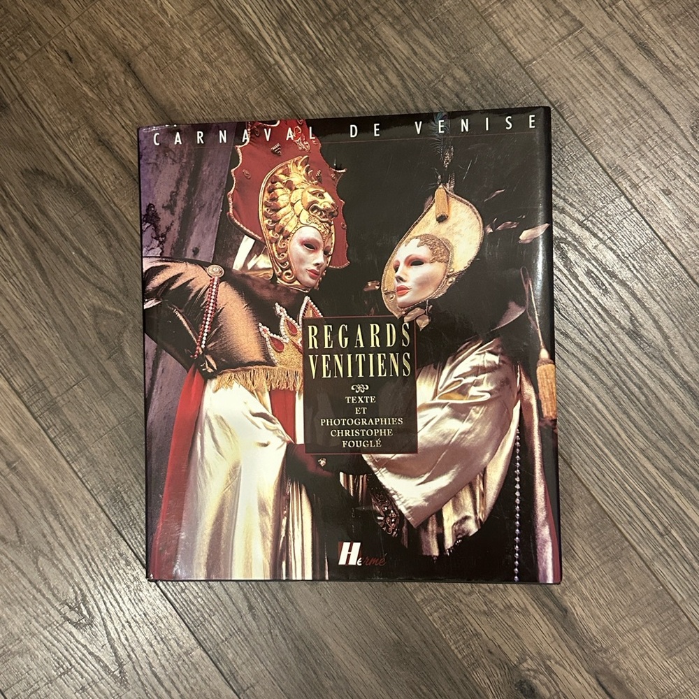 Regards Venitiens Coffee Table Book